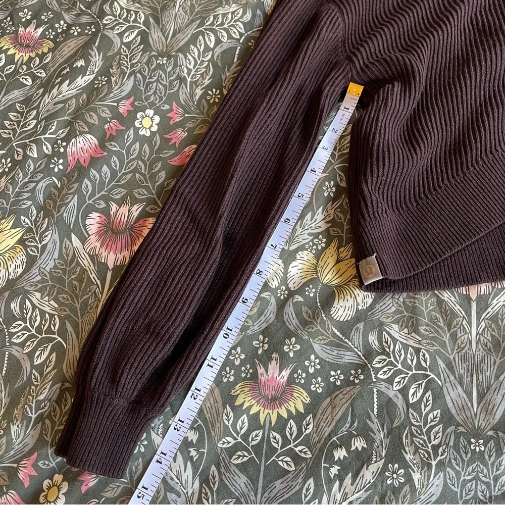 RARE Lululemon Reversible Crossover Sweater Espresso Chocolate Brown Size 2 - Picture 8 of 9